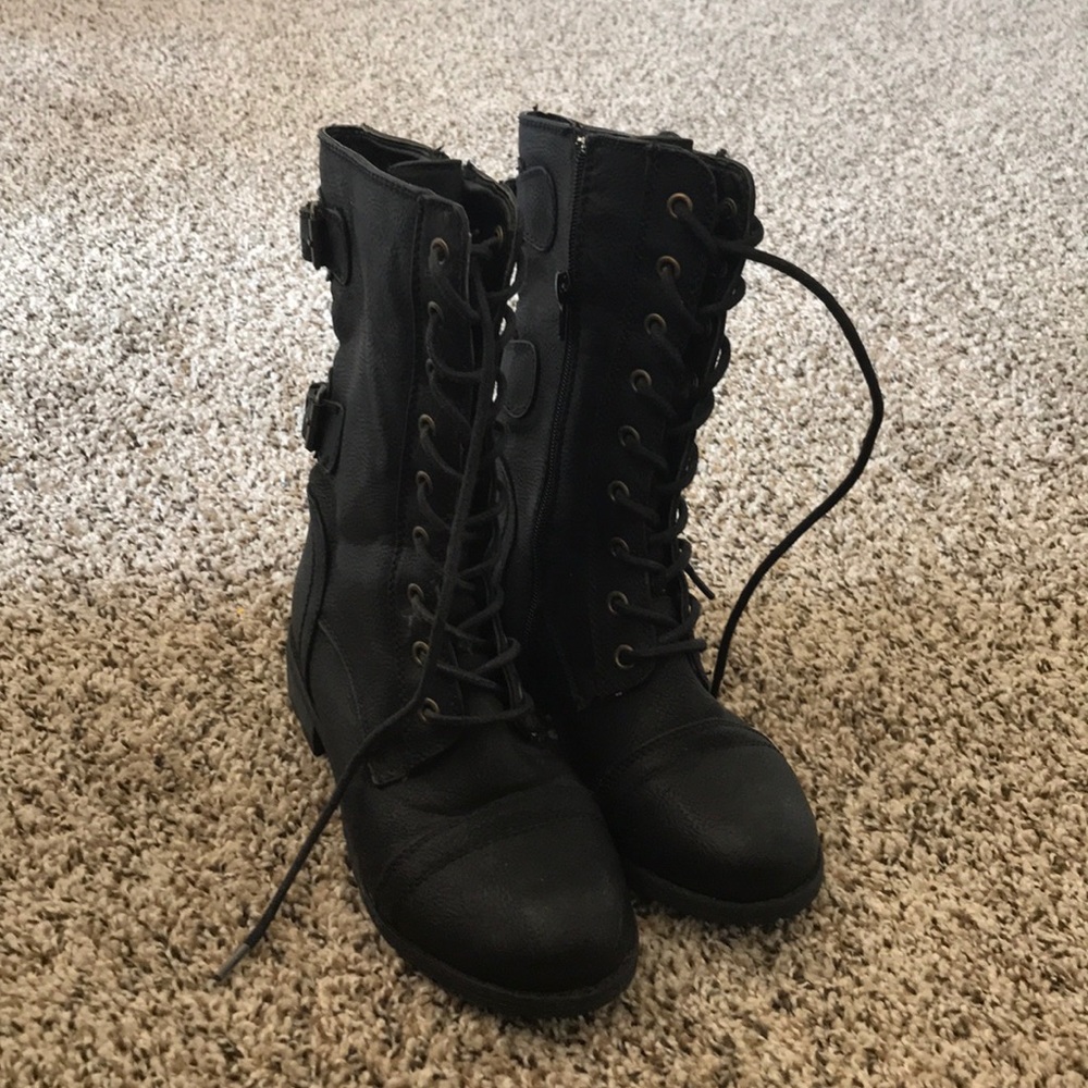 Combat boots